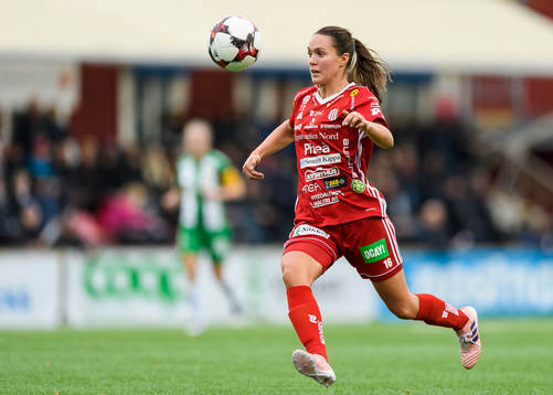 Piteås Felicia Karlsson med bollen
