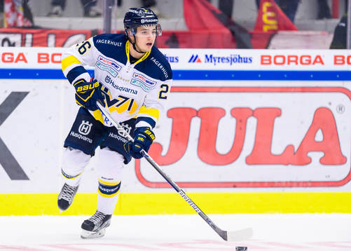 s Erik Brännström med pucken