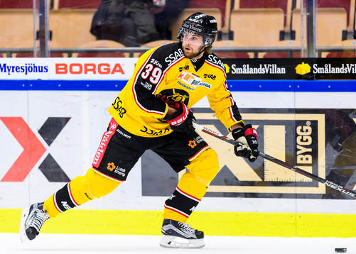 Luleås Pontus Själin med pucken