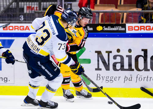 Luleås Andreas Falk med pucken