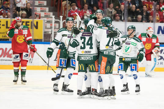 Färjestads Michael Lindqvist jublar