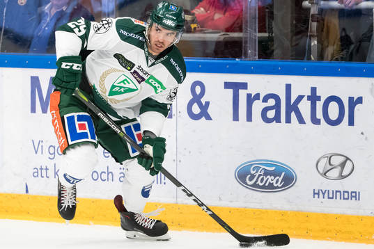 Färjestads Oskar Steen  i ishockeymatchen i SHL mellan