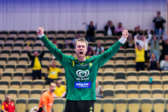 Sävehofs målvakt Per Sandström jublar