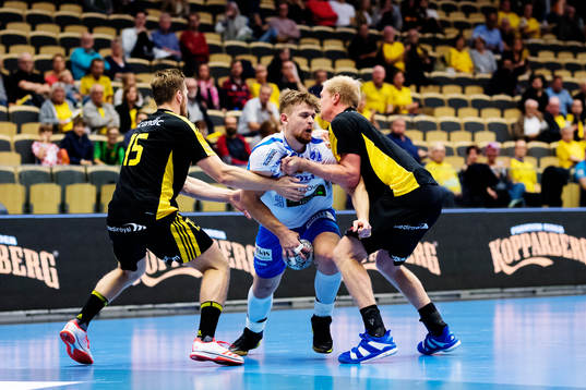 Sävehofs William Bogojevic och Joakim Larsson försvarar