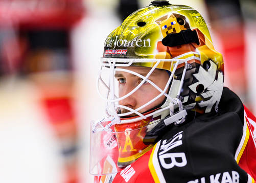 Luleås målvakt Joel Lassinatti på uppvärmningen