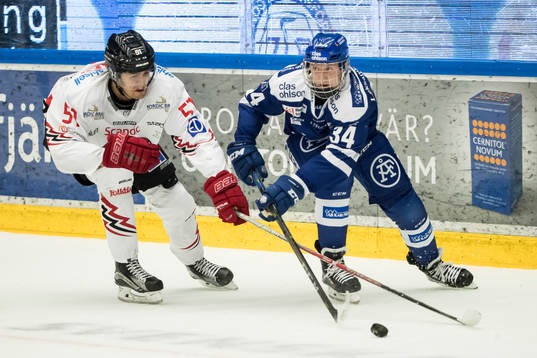 Vita Hästens August Gunnarsson och Leksands Olle Alsing i