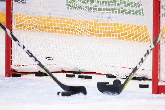 Puckar och klubbor innan ishockeymatchen i SHL mellan Mora