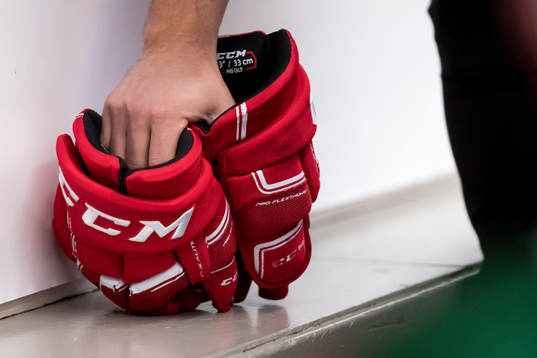 Moras handskar i ishockeymatchen i SHL mellan Mora och HV71