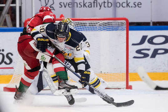 s Lawrence Pilut och Moras Alexander Hilmerson  i