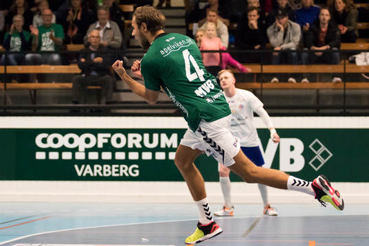 7 Varbergs Daniel Lindroos jublar