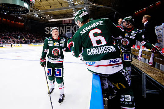 Frölundas Carl Grundström jublar