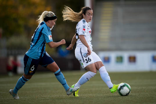 Rosengårds Edina Filekovic och Djurgårdens Annika Kukkonen