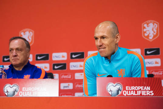 Förbundskapten Dick Advocaat och Arjen Robben
