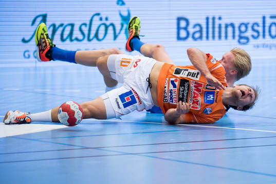 Kristianstads Albin Lagergren drogs ner i en av duellen