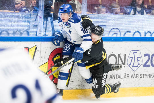 s Christian Sandberg  i ishockeymatchen i Hockeyallsvenskan