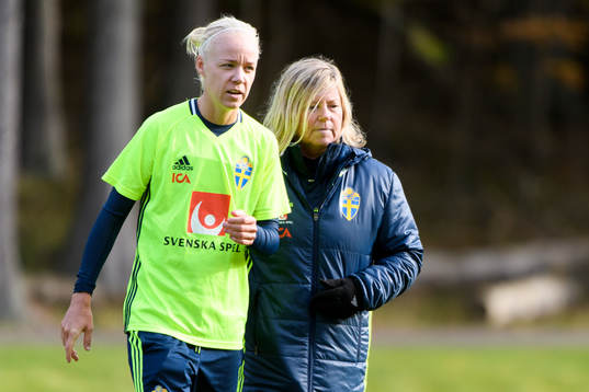 Caroline Seger och landslagschef Marika Domanski Lyfors