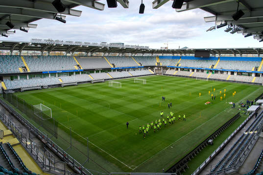Spelarna värmer upp på Gamla Ullevi