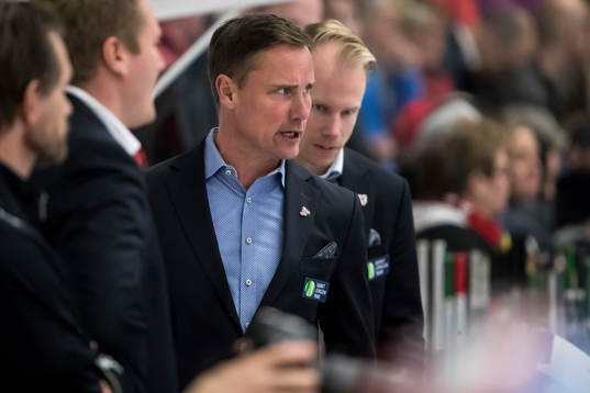 Frölundas tränare Roger Rönnberg  i ishockeymatchen i
