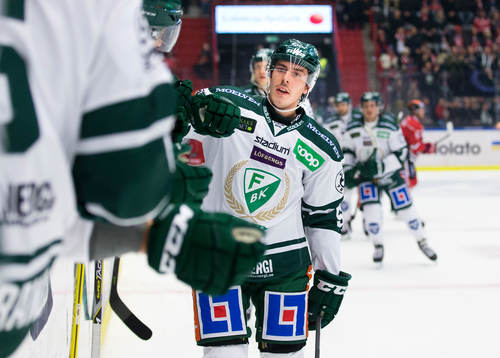Färjestads Sebastian Erixon jublar vid 1-1