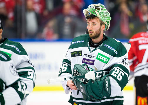 Färjestads målvakt Stefan Steen deppar