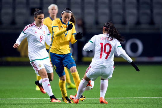 Ungerns Viktoria Szabo och Evelin Fenyvesi och Sveriges