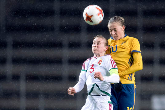Ungerns Henrietta Csiszar och Sveriges Lina Hurtig