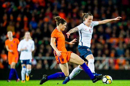 Dominique Janssen of Netherlands and Isabell Herlovsen of