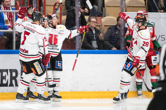 Örebros Tyson Spink jublar