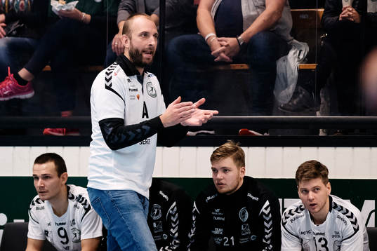 Varbergs tränare Hans Karlsson jublar