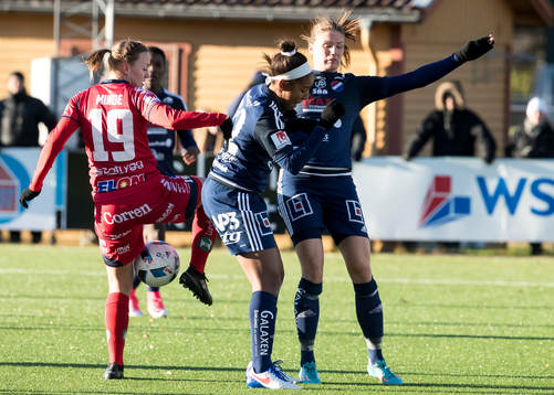 Kvarnsvedens Brianne Reed och Linköpings Kristine Minde  i