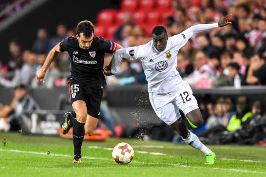 Athletic Bilbaos Inigo Lekue och Östersunds Ken Sema