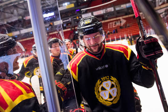 Brynäs Simon Bertilsson  jublar