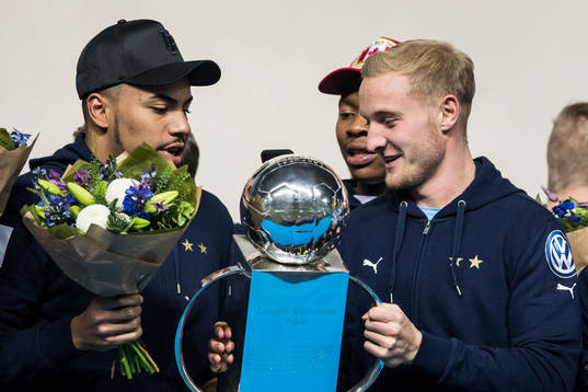 Malmö FFs Felipe Carvalho och Franz Brorsson jublar med