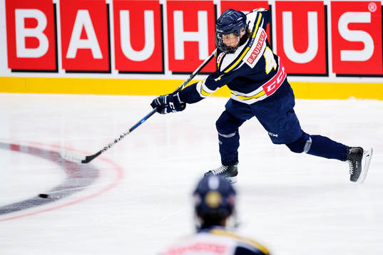 Ångermanlands Hugo Styf skjuter