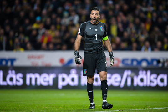 Italiens målvakt Gianluigi Buffon deppar