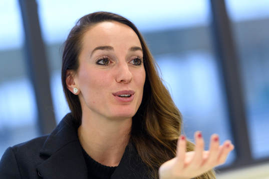 Linköpings Kosovare Asllani blir intervjuad
