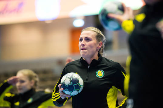 Sävehofs Johanna Ahlm värmer upp
