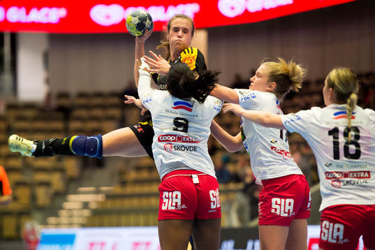 Sävehofs Thess Krönell och Skövdes Elisabeth Collado