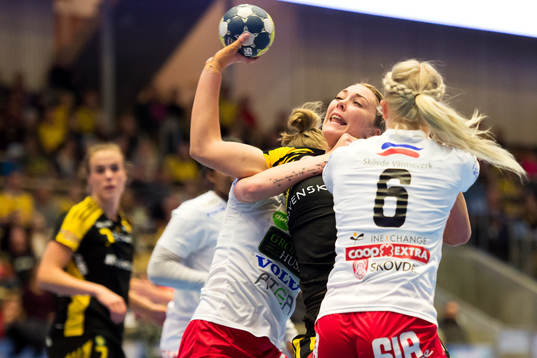 Sävehofs Linnea Pettersson och Skövdes Linnéa Efraimsson