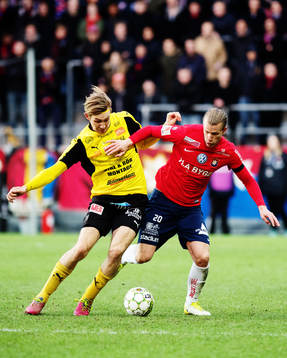 Mjällbys Axel Andersson och Örgrytes Sebastian Carlsén i