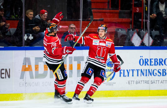 Örebros Daniel Viksten gör 2-0 och jublar med Victor