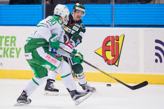 Frölundas Adam Almqvist mot Rögles Ted Brithén