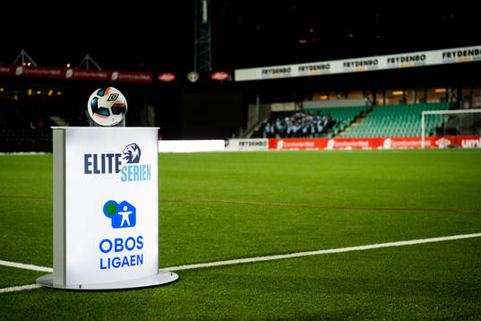 The new stand for the match ball