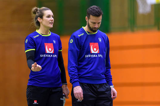 Sabina Jacobsen och förbundskapten Henrik Signell