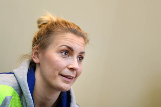 Isabelle Gulldén blir intervjuad