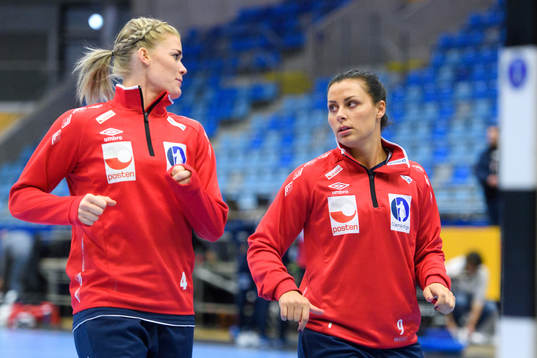 Veronica Kristiansen och Nora Mørk
