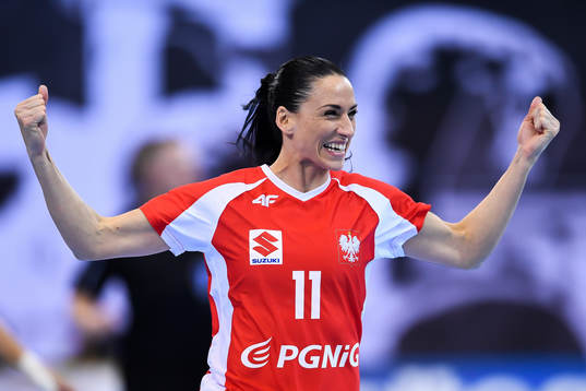 Polens Kinga Grzyb jublar i matchen mellan Sverige och Polen