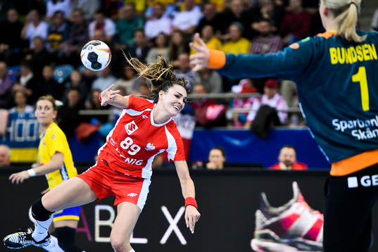 Polens Kinga Achruk i matchen mellan Sverige och Polen