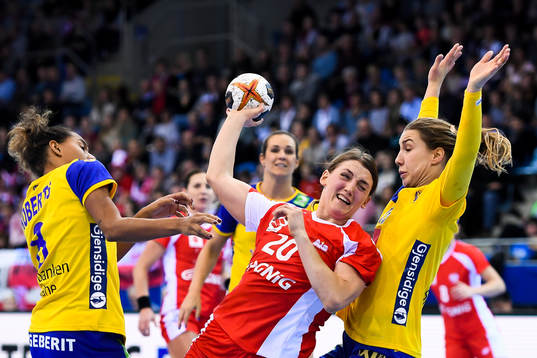 Sveriges Jamina Roberts, Polens Joanna Drabik och Sveriges