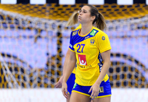Sveriges Sabina Jacobsen deppar i matchen mellan Sverige